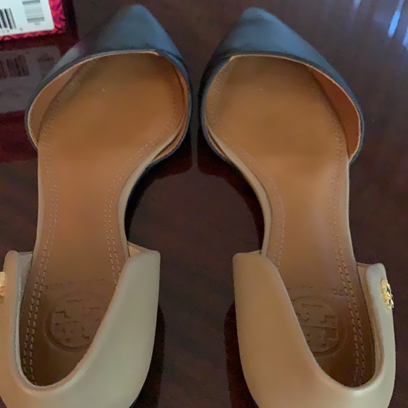 Tory Burch Two-Tone Black / Clay Beige Leather Flats - Picture 11 of 15